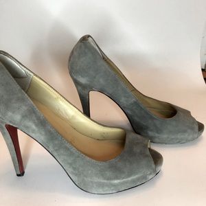 CHRISTIAN LOUBOUTIN | Suede Peep-Toe “Very Privé”